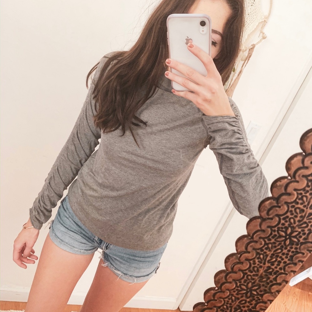 FABLETICS TOP SIZE MEDIUM NWT GREY KATHIE